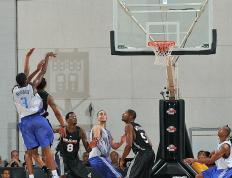 九游- 鹈鹕主场险胜太阳结束9连败 