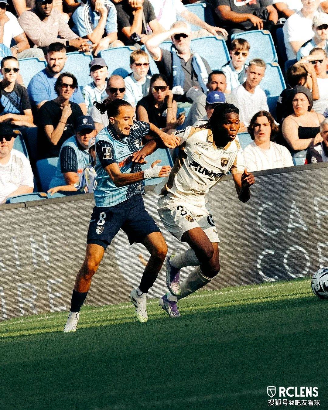 九游体育-AC米兰训练开放日;清晨刷新队史纪录引欢呼;法甲在即;年轻球员得到机会的简单介绍