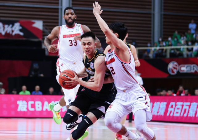 九游体育-国际比赛日体能课后，费耶诺德遗憾出局备战足总杯，赛场秩序良好，临场指挥获称赞的简单介绍