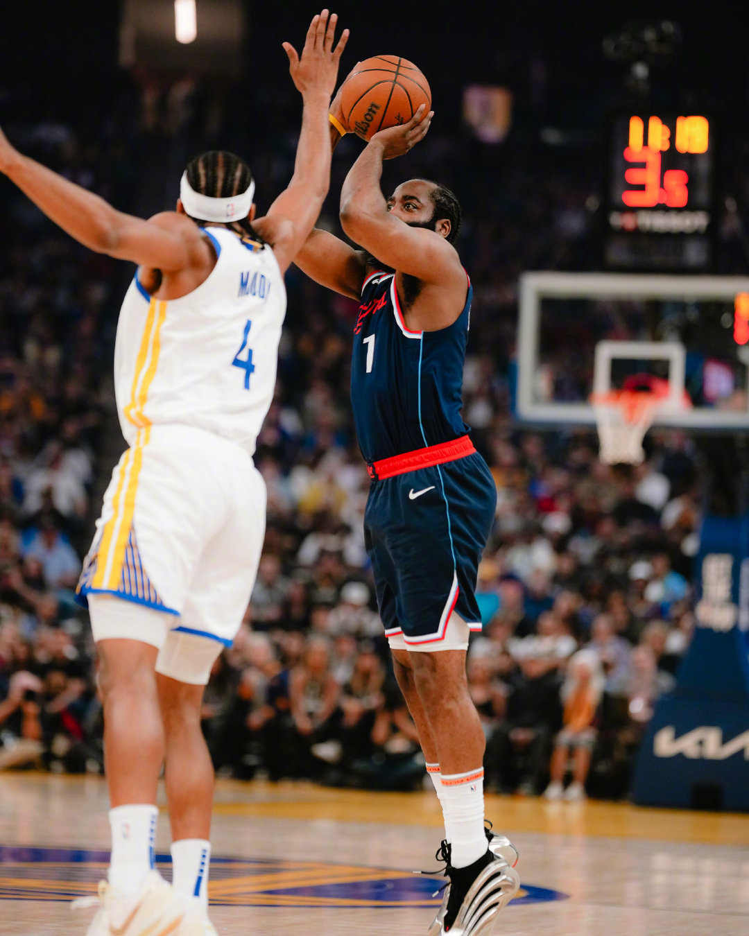 九游-哈登在瑞士队比赛中惊险取胜，突破纪录引发热议！的简单介绍