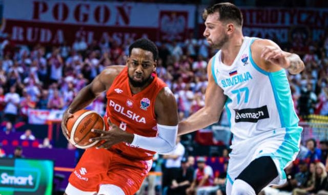 九游- 东契奇克服颈伤触底反弹 单节暴走狂砍19分强势收胜 