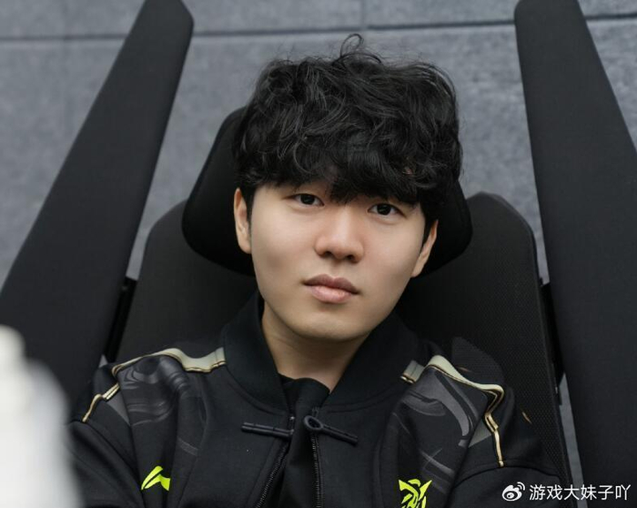 九游体育-包含Rookie迎来五赛季高光表现,DWG球迷沸腾!的词条