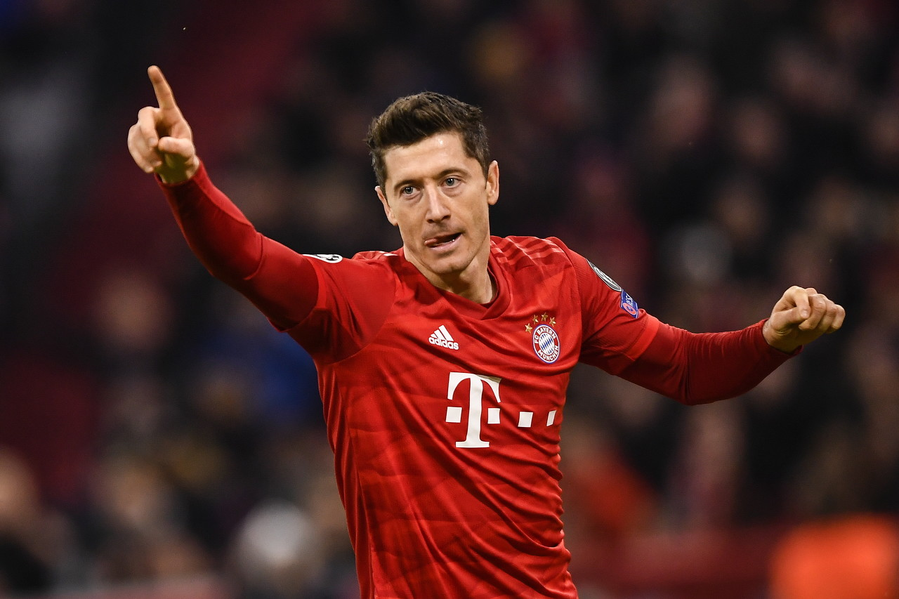 九游-莱万多夫斯基在篮网比赛中惊险取胜，绝杀引发热议！的简单介绍