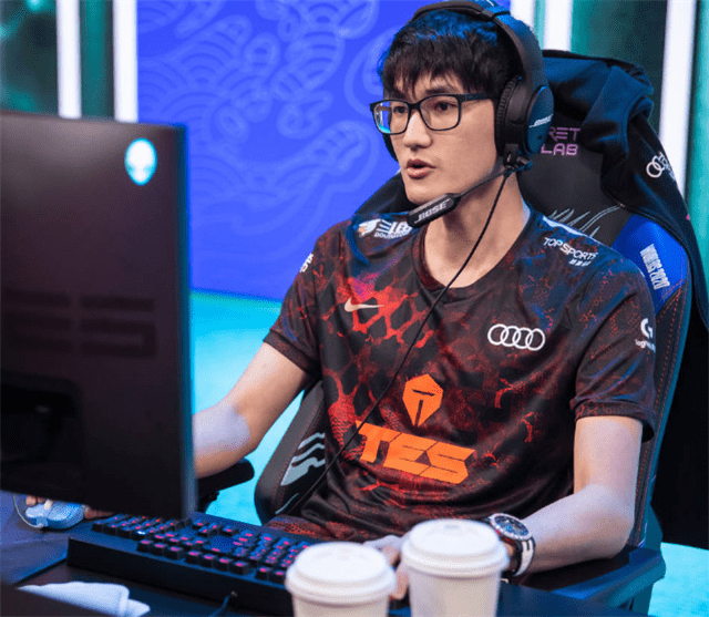 九游- 网球选手阿扎伦卡个人资料 